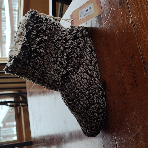 NWT, Live Oak Brand, Women's, slippers or bedroom shoes, Size Large, Charcoal. - Picture 2 of 10